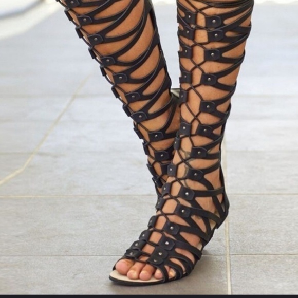 Kneel high sandal - Picture 2 of 3